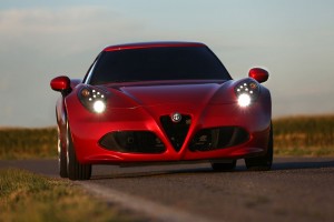 Alfa Romeo 4C rot von vorne Front