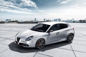Perlweisser Alfa Romeo Giulietta Veloce seitlich