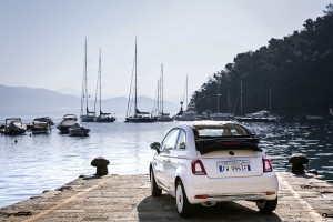 Fiat 500 Dolcevita, Weiss, Stehend auf Steeg, Meer, Cabriolet, Sondermodell