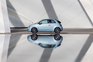 Fiat 500, Hybrid, Neues Fahrzeug, Neuheit, Blau, Grün, stehend, von aussen, seitlich