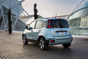 Fiat Panda, Hybrid, Neues Fahrzeug, Neuheit, Blau, Grün, stehend, von hinten, von der Seite